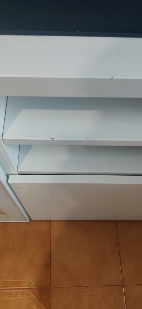 Móvel de TV branco ikea