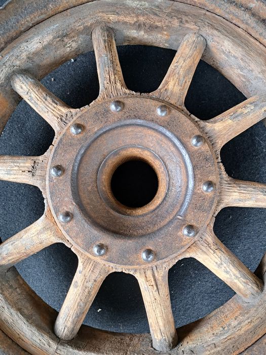 Drewniane koło samochodowe