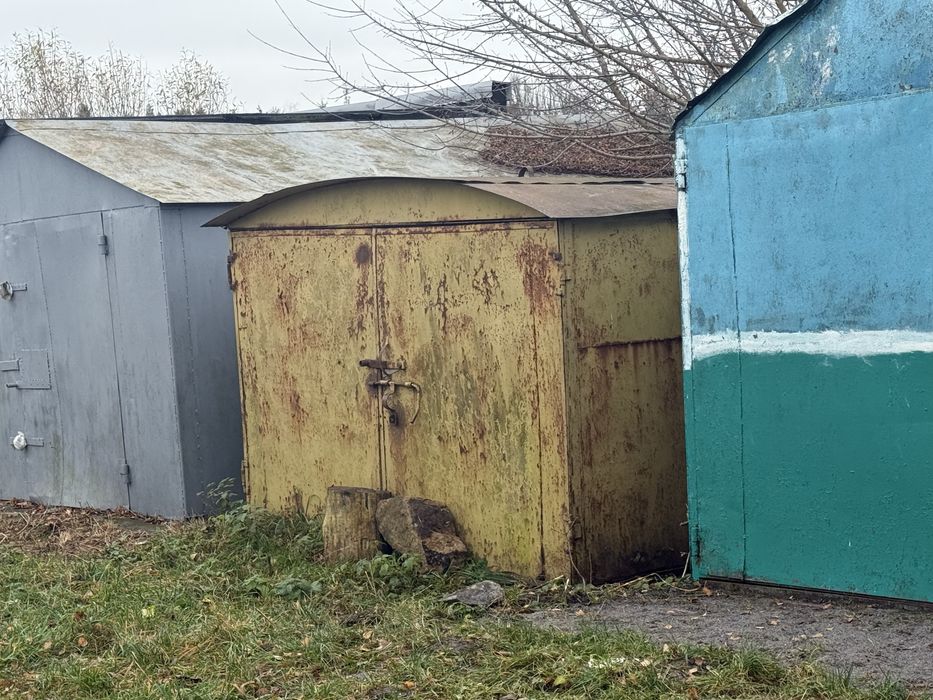 Гараж в центрі міста на березі Південного Бугу