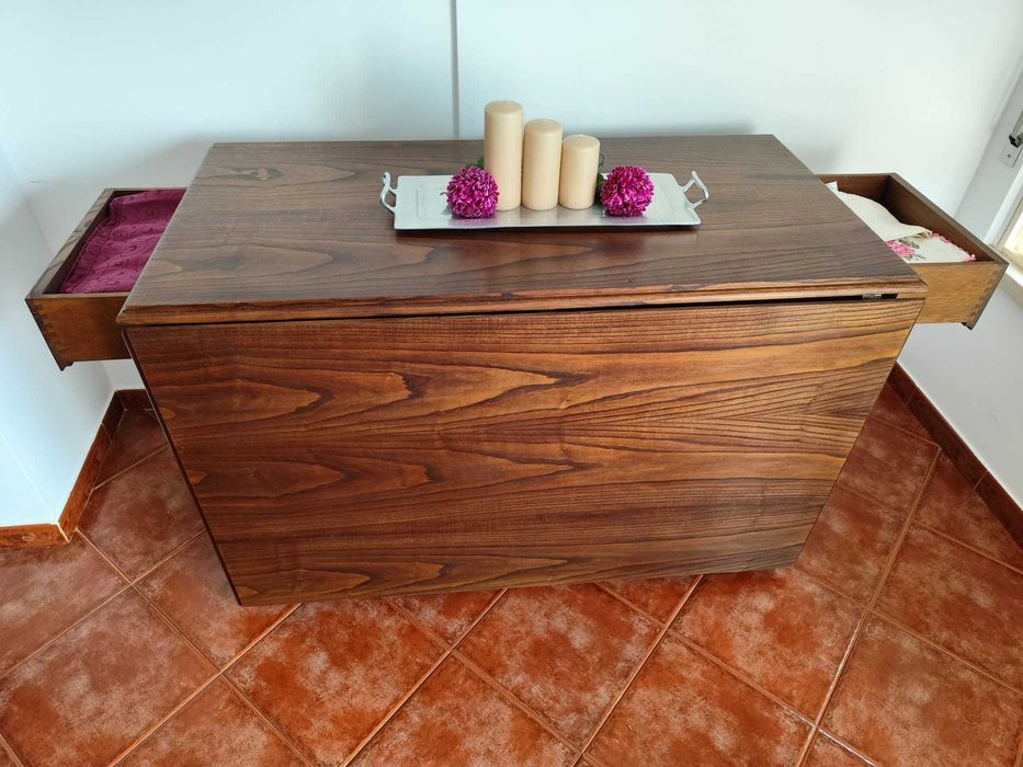 Mesa de Jantar de Madeira Castanheiro c/ 6 Cadeiras - Excelente Estado