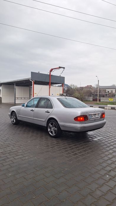 Продам Легендарный Мерседес 210