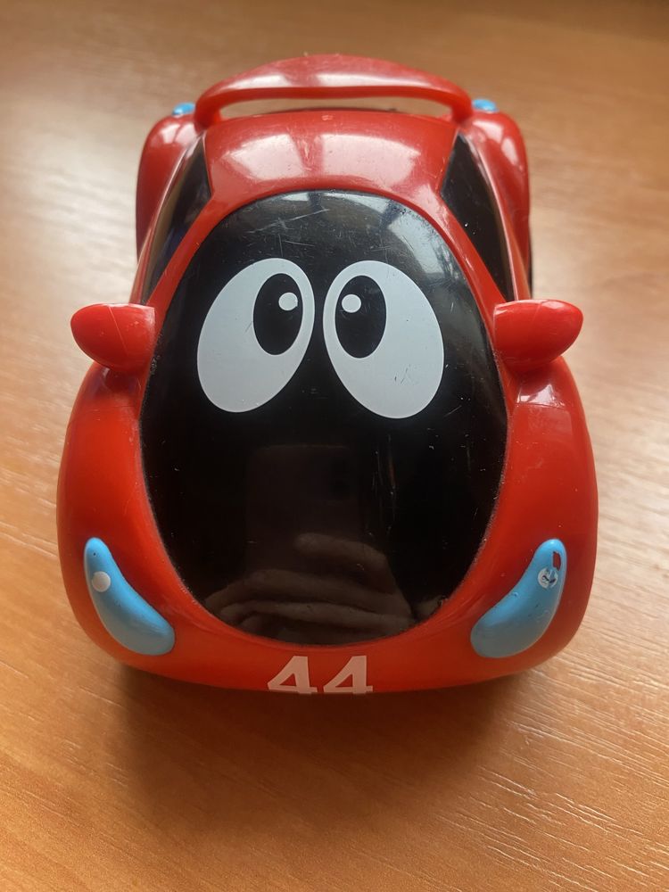 Машинка Chicco на батерейках
