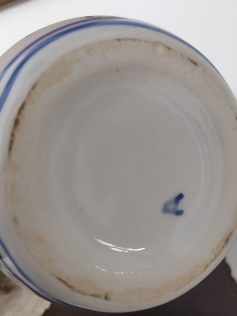 Pote antigo em porcelana chinesa.