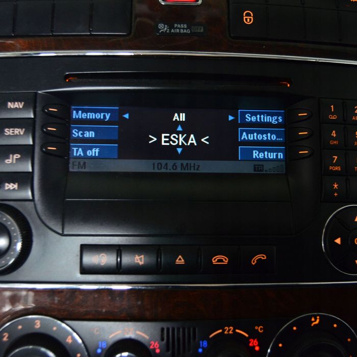 mercedes-benz w203 lift kombi panel radio odtwarzacz cd dvd gps a20387