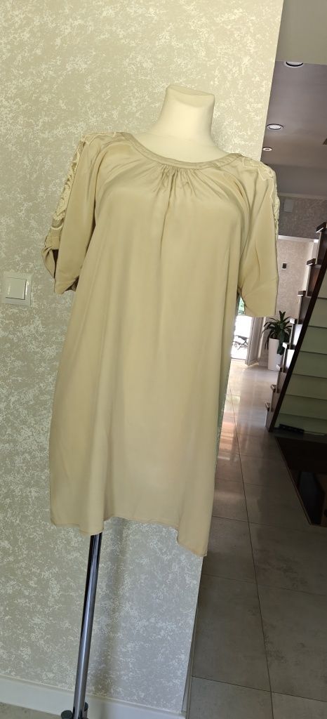 Sukienka jedwabna Massimo Dutti jedwab 100% kremowa mini koronkowa L