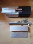 Samozamykacz GROOM 200 DORMA z ramieniem standard