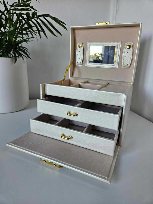 Kuferek na biżuterię organizer szkatułka na kolczyki jasny biżuteria