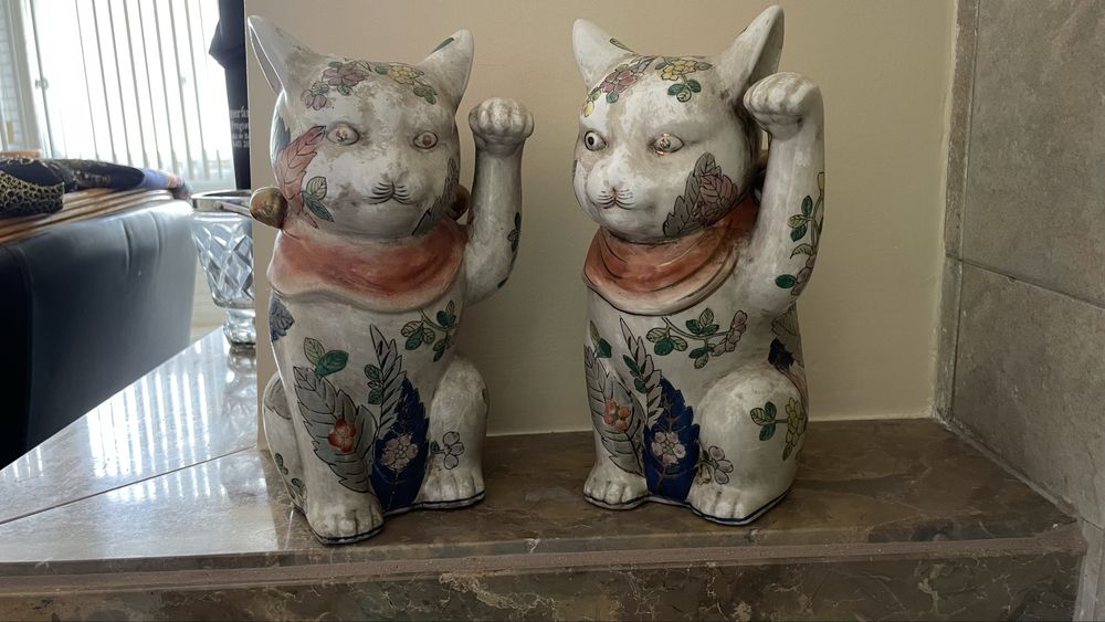 Gatos Maneki-neko em louca chinesa