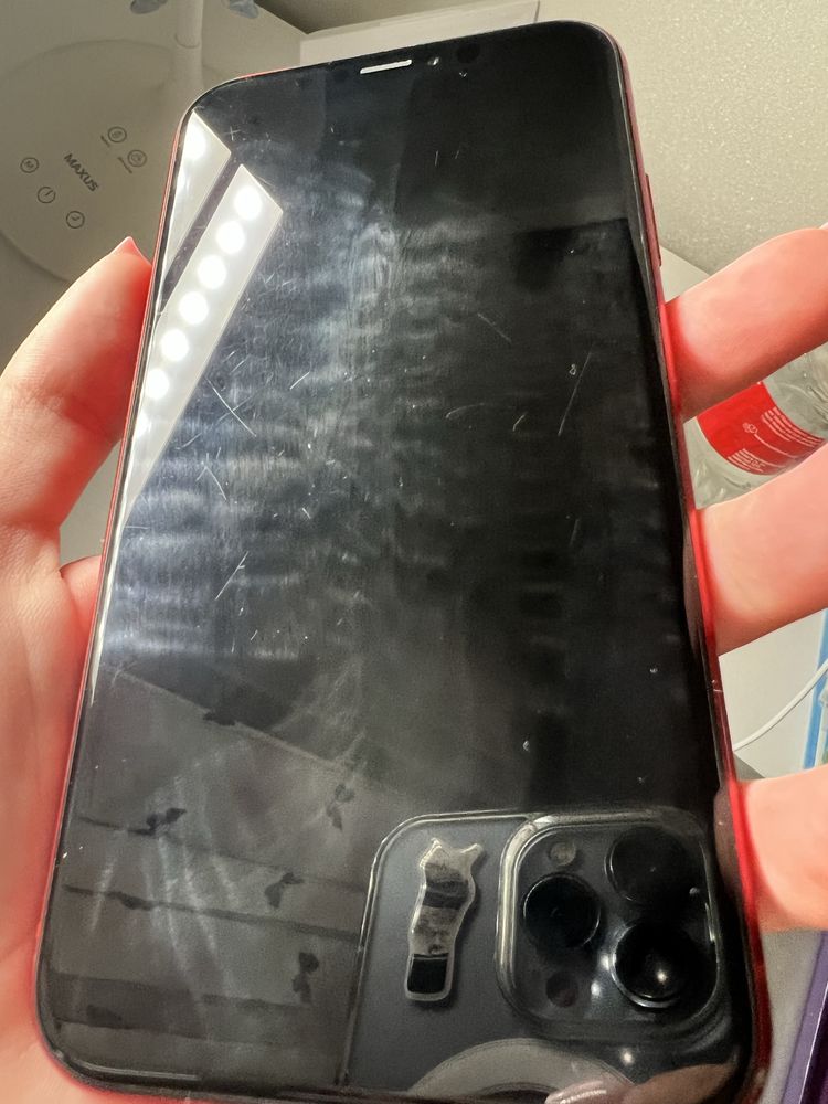 продаю iPhone XR