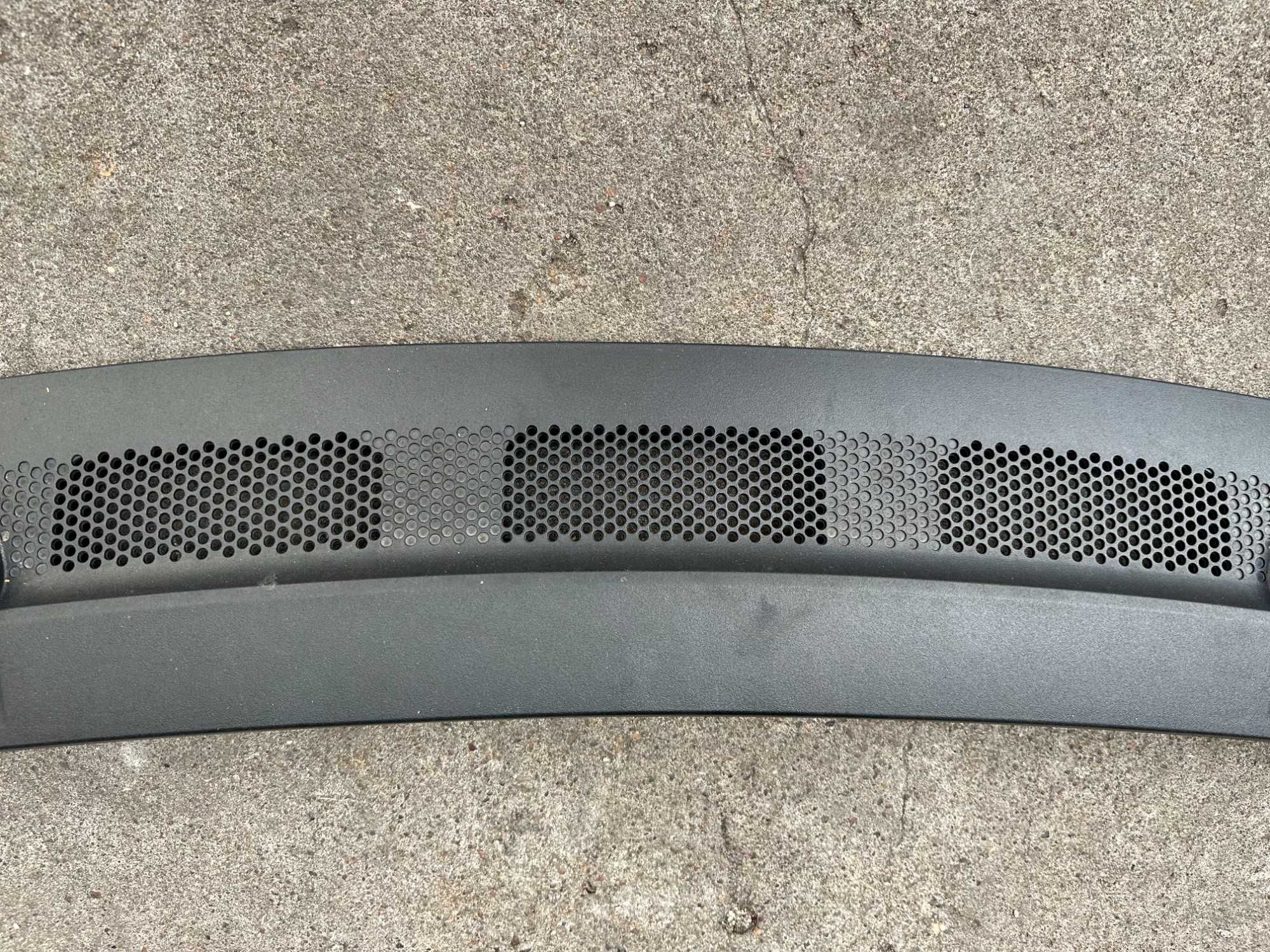 Mercedes A klasa W169 Listwa osłona plastik podszybie na masce kratka