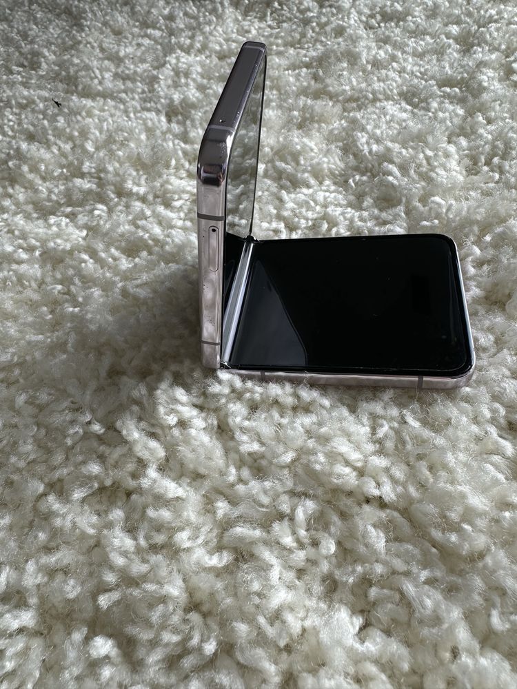 Zestaw Samsung Z Flip 5 + Watch 6 + Buds Live