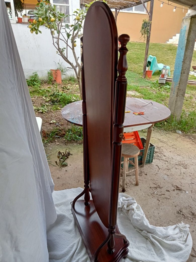 Espelho, móvel com gaveta em perfeito estado