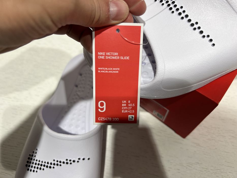 Тапочки Nike Victori One Shower Slide CZ5478-100