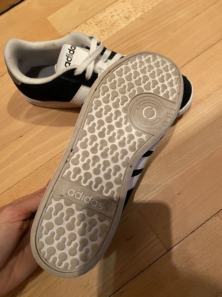 Sapatilhas adidas pretas e brancas como novas tam 39