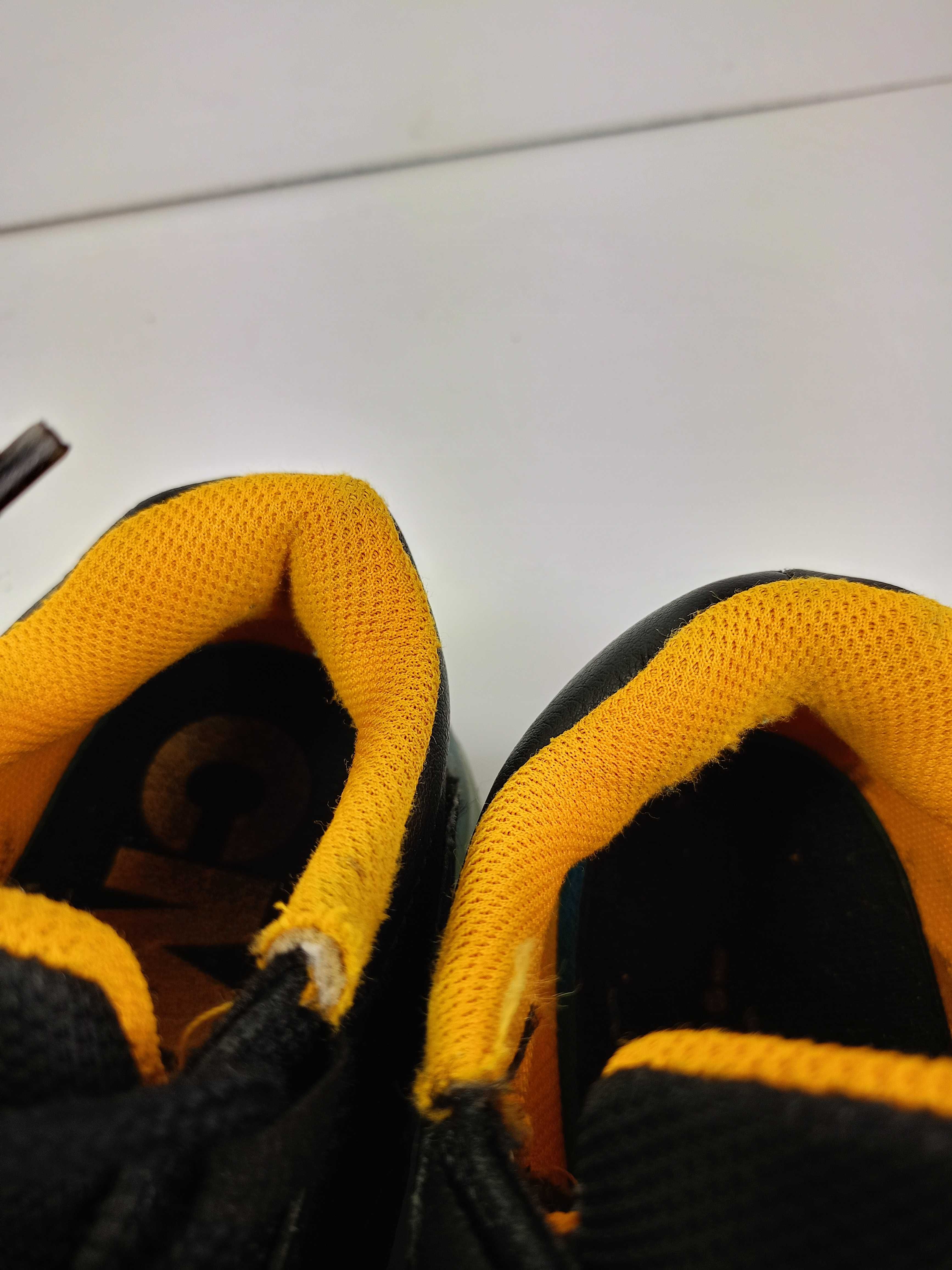 AIR JORDAN 11 CMFT LOW buty chłopięce 37,5