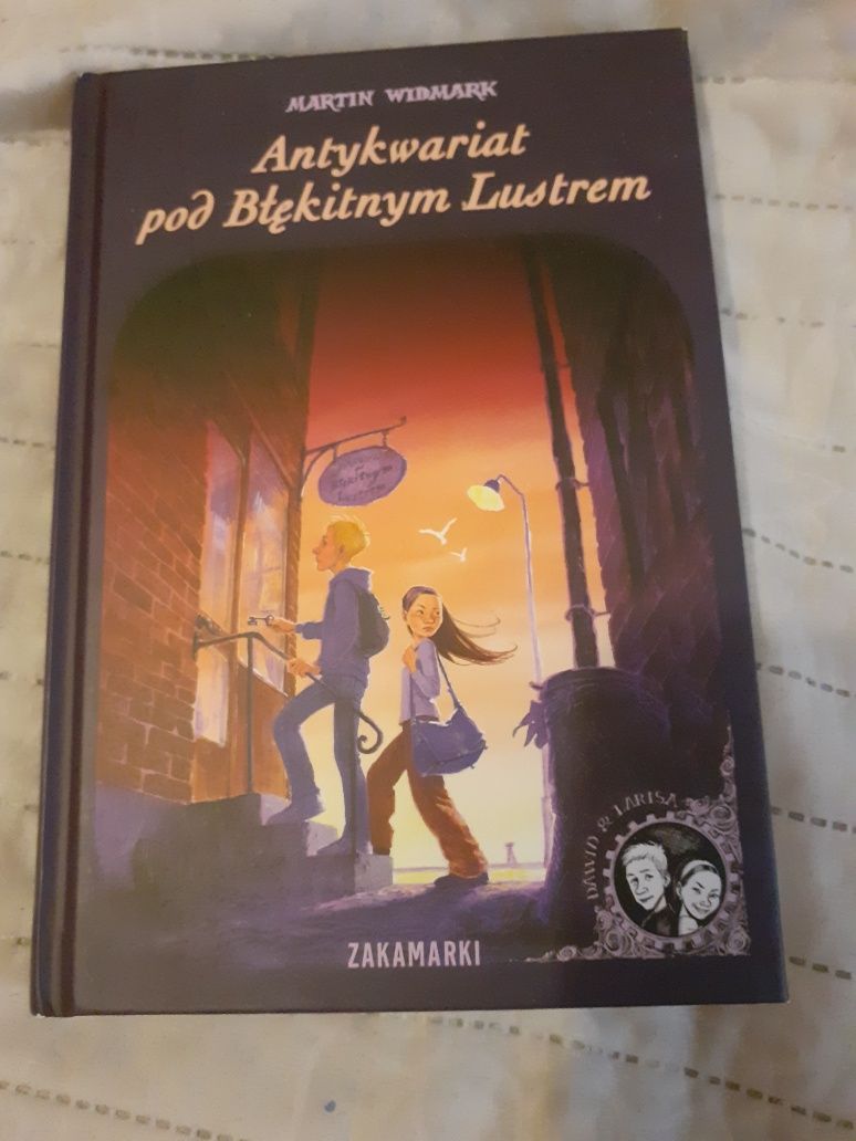 "Antykwariat pod błękitnym lustrem " M. Widmark