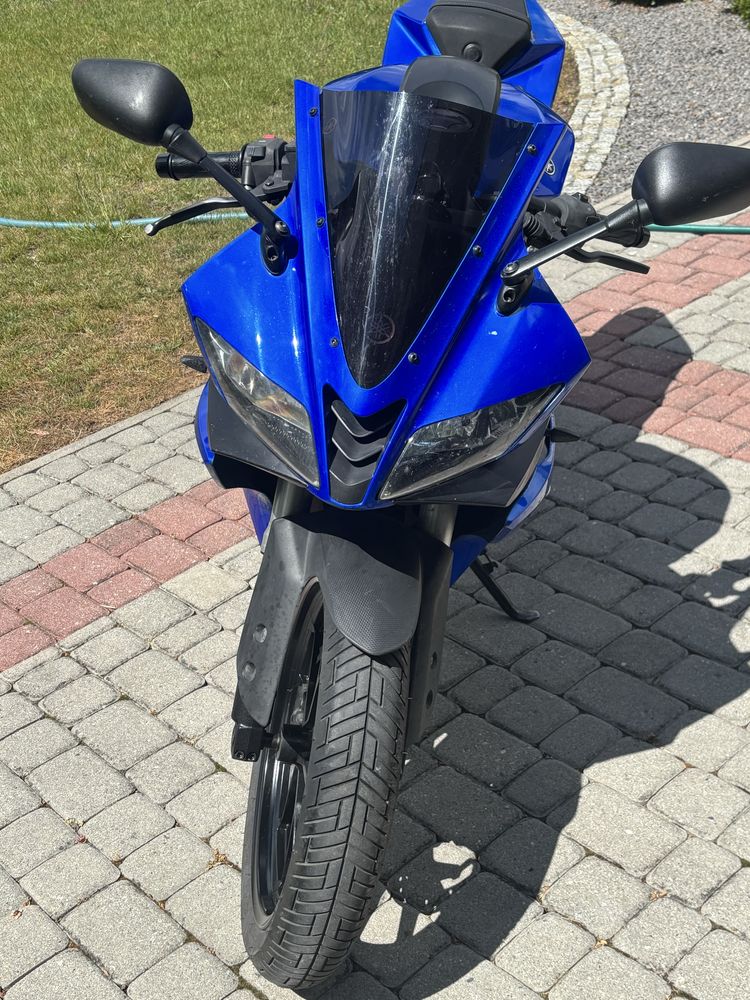 Yamaha YZF R125.