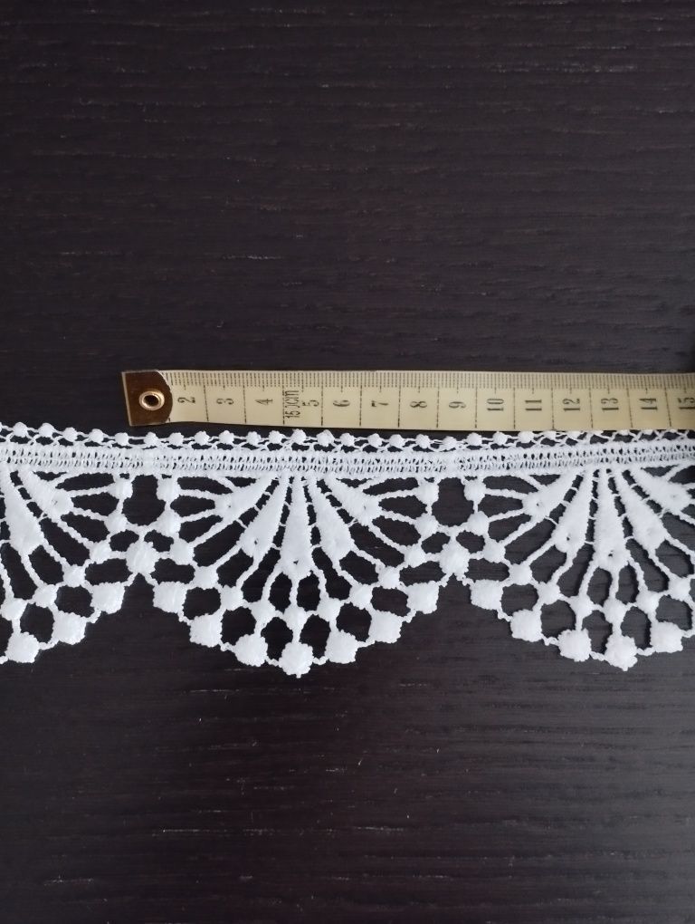 Gipiura, koronka biała szer 6cm 15 metrów.