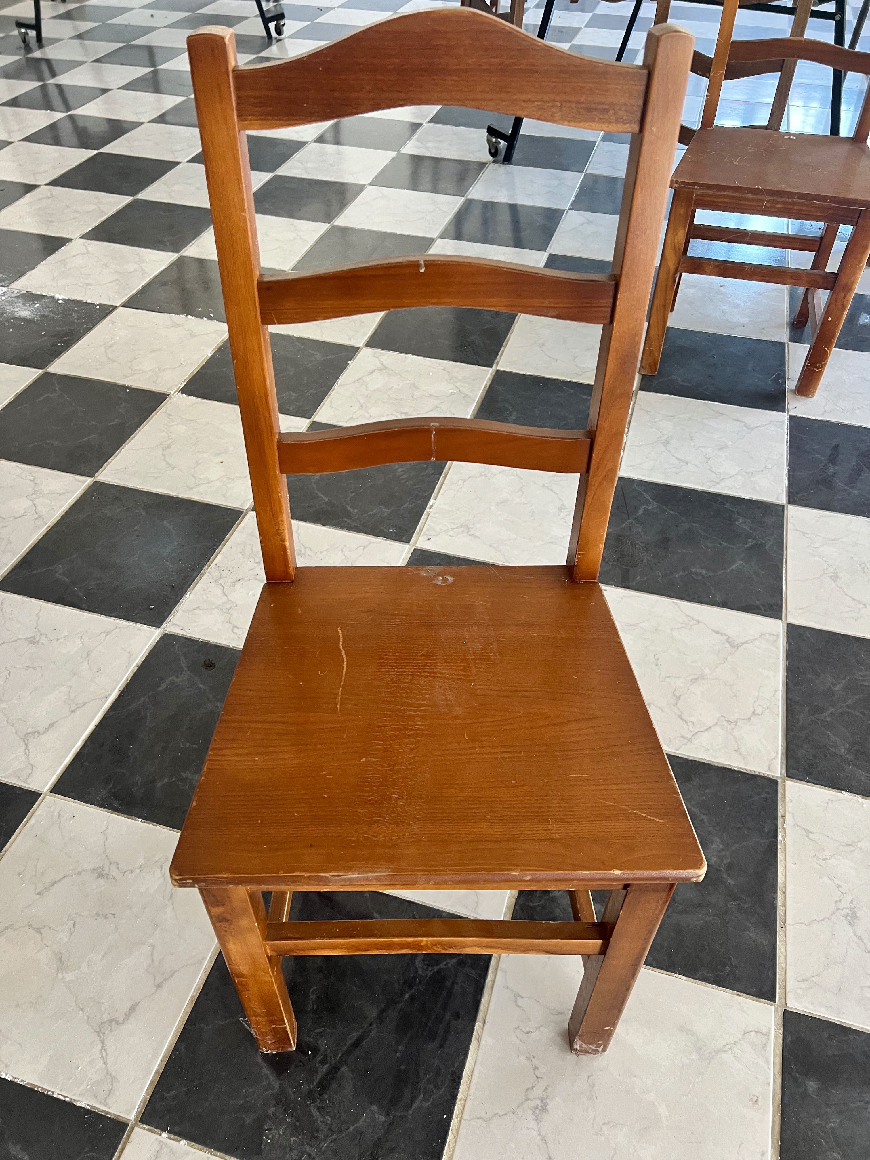 Vendo cadeiras em madeira