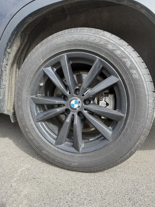 Продаю комплект шин с дисками R18 на BMW X5 (F15)