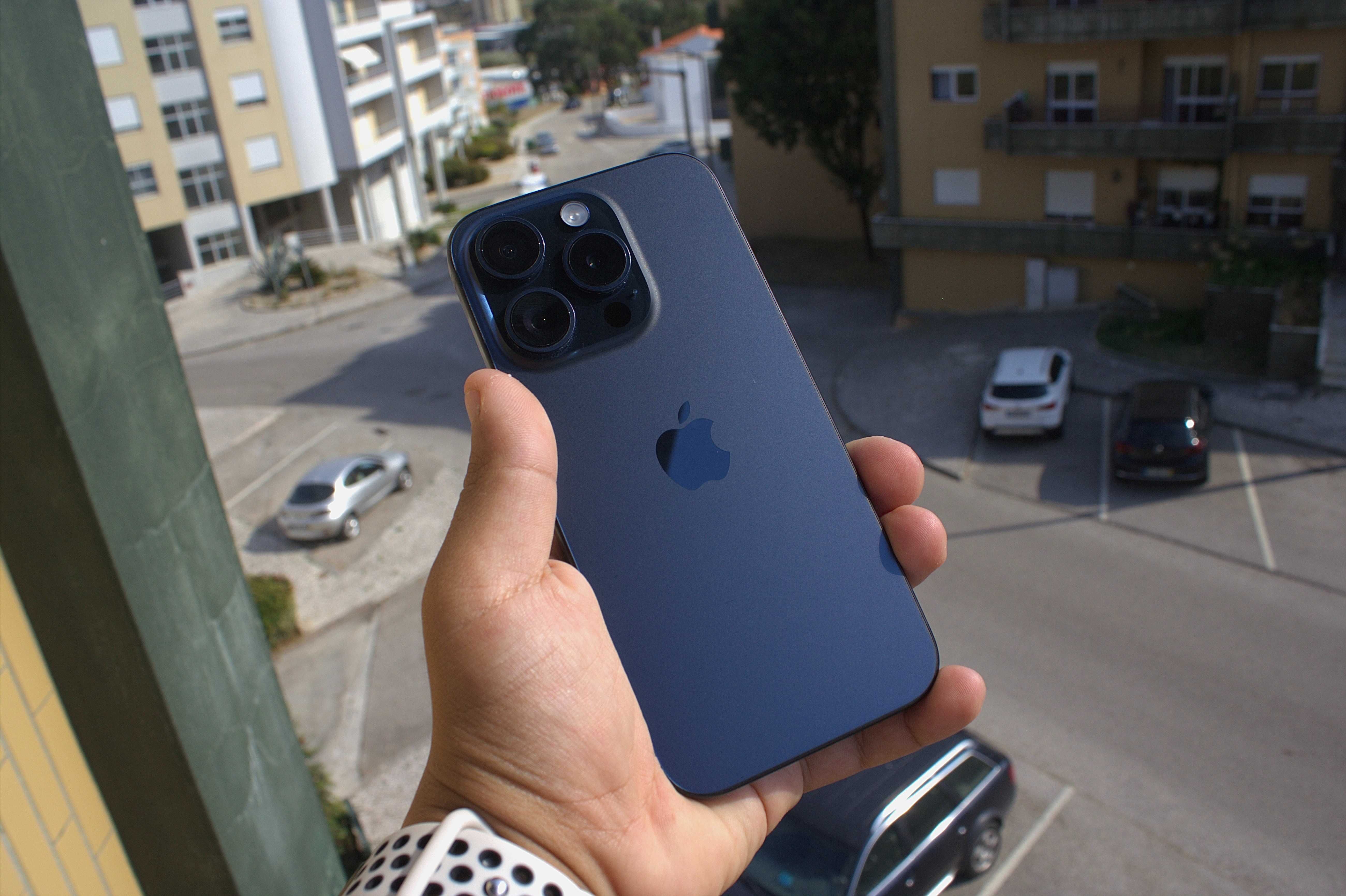 Vendo Iphone 15 Pro 256GB de Cor Azul Titanium com Garantia até 2026