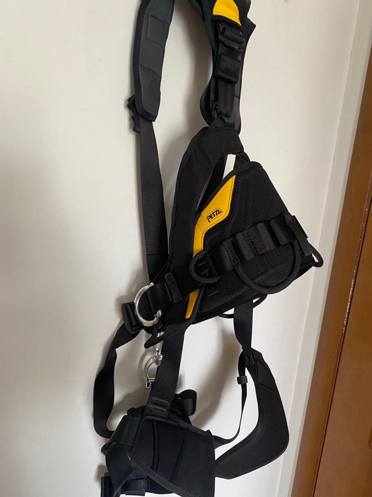 Нове альпінійське спорядження Petzl Avao Bod