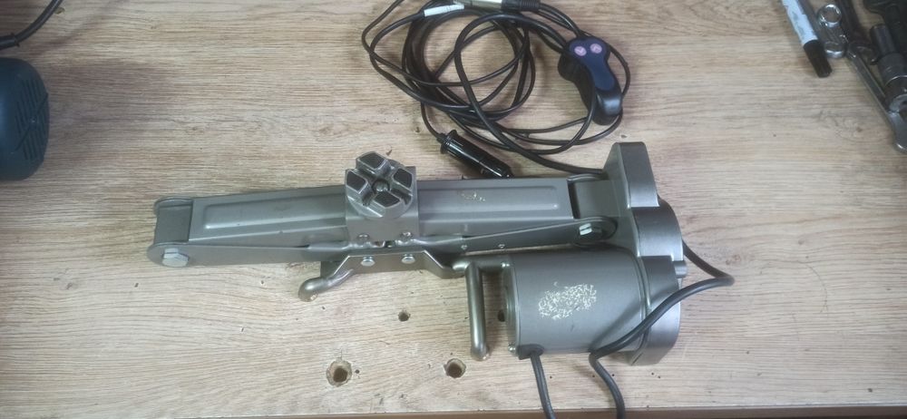 Podnośnik samochodowy pod zapalniczkę