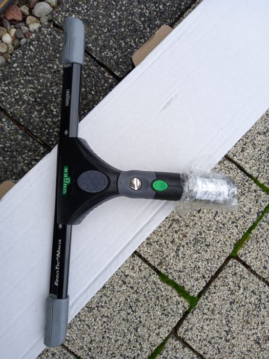 Ściągaczka do szyb i luster UNGER NINJA 35cm ruchomą końcówką