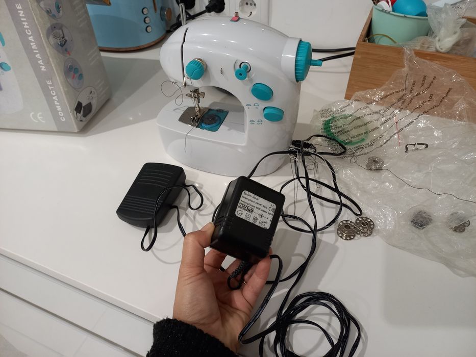 Maquina de costura manual