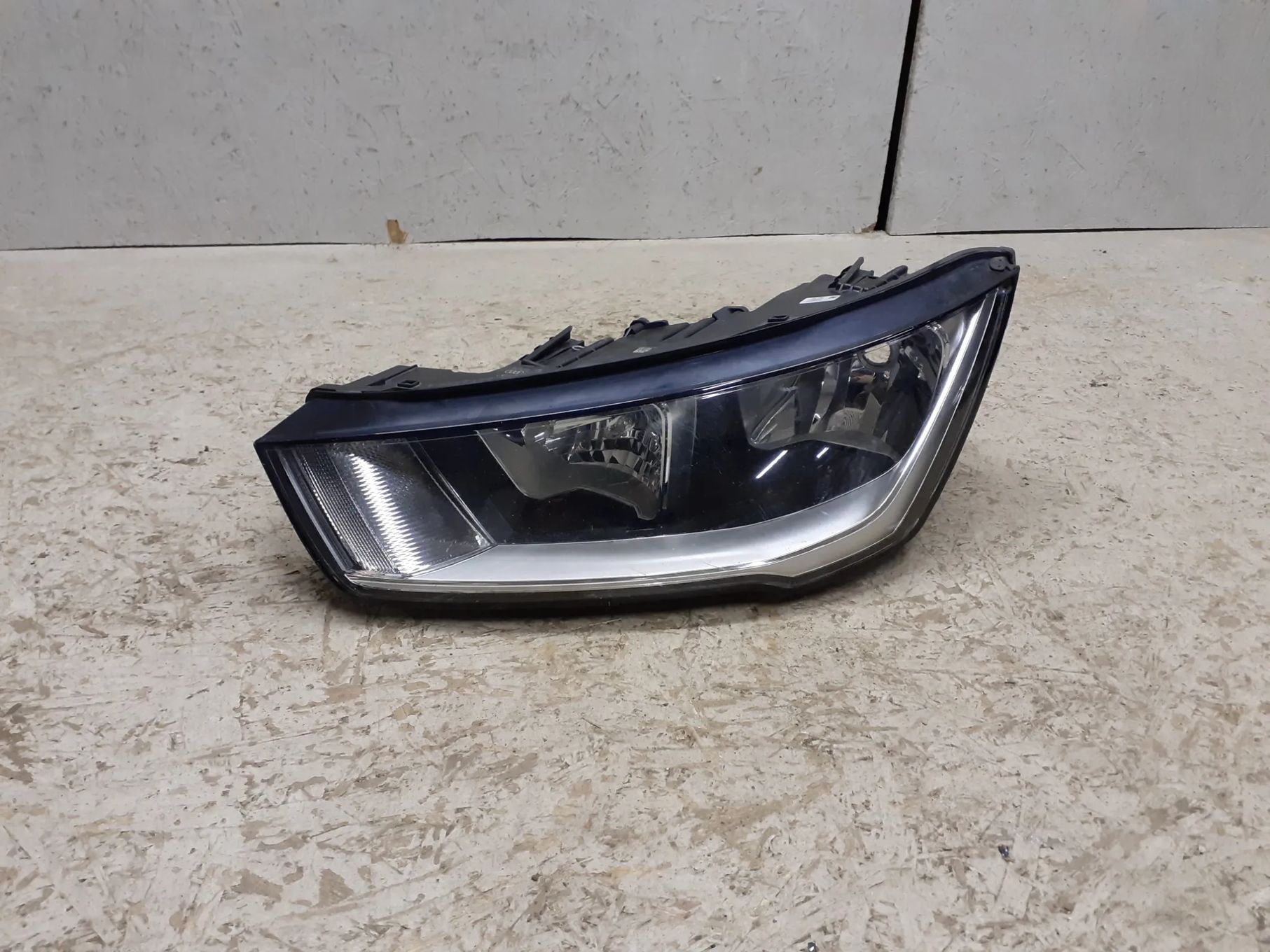 LAMPA PRZEDNIA PRZÓD LEWA AUDI A1 8X LIFT 2014-2018R 8XA941003 EUROPA