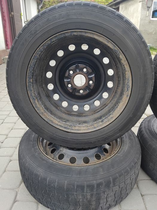 Комплетк зимнец резины  с дисками 205 60 R16 Toyota avensis
