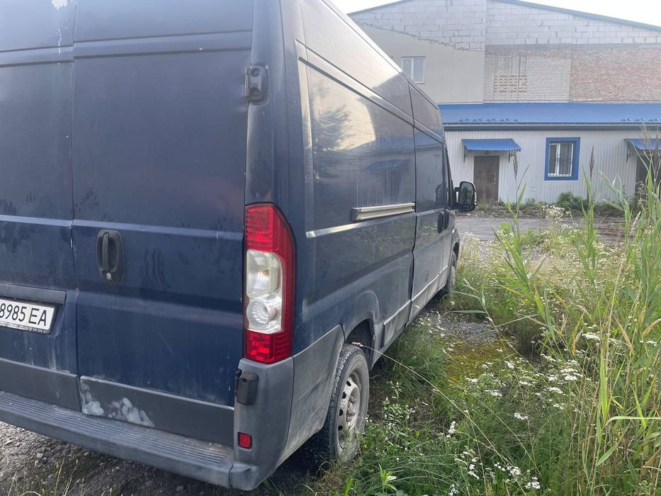 Продам бус під ремонт двигуна