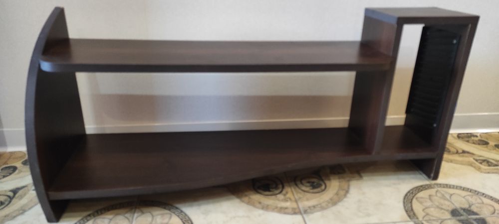 Дерев'яна полиця