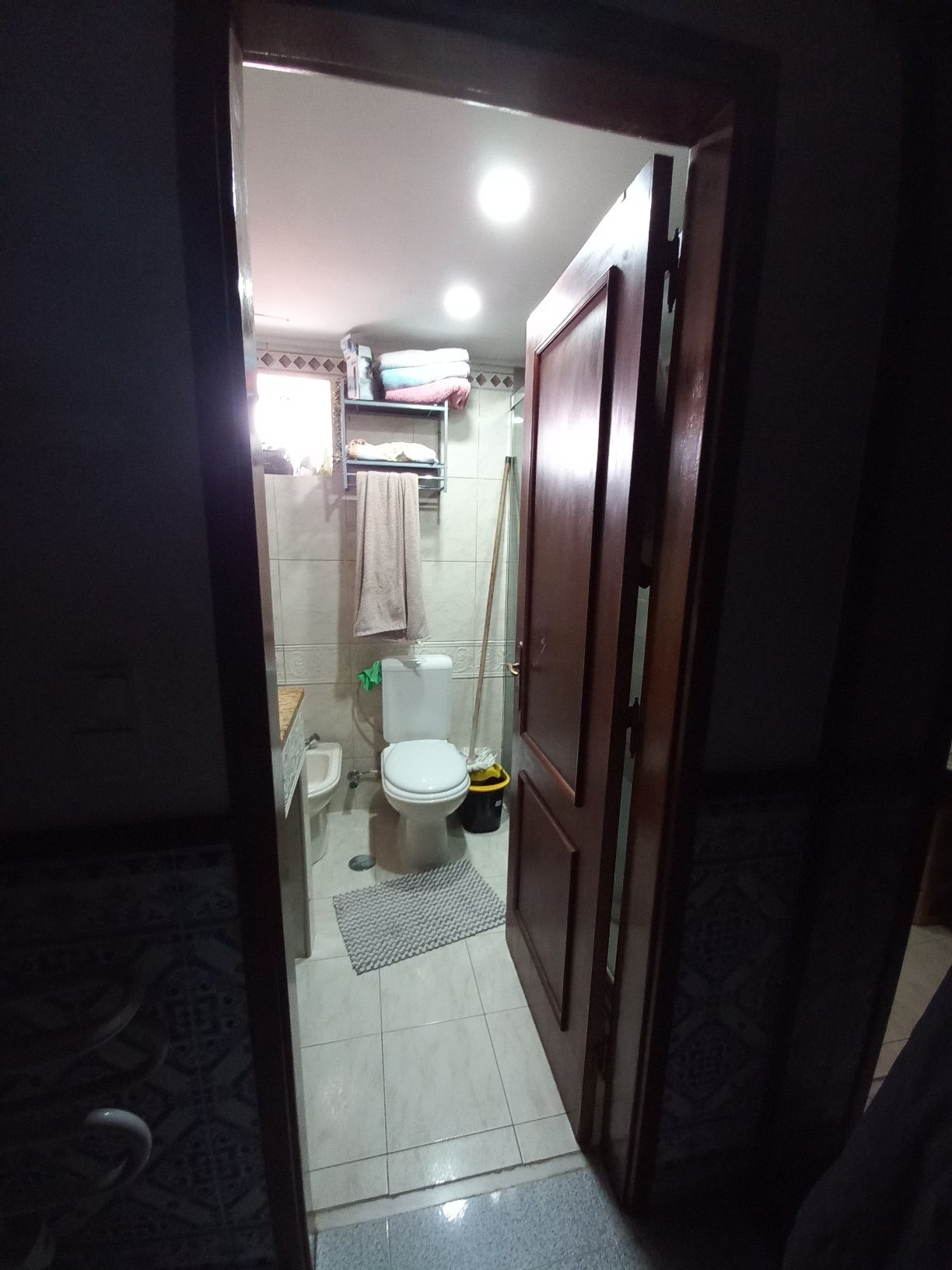 Quarto aluguer, mobilado