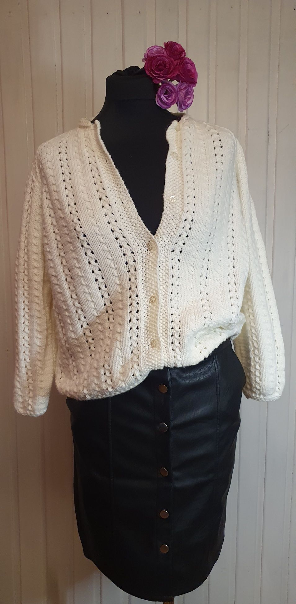 Sweter biały na guziki Oversize  NOWY