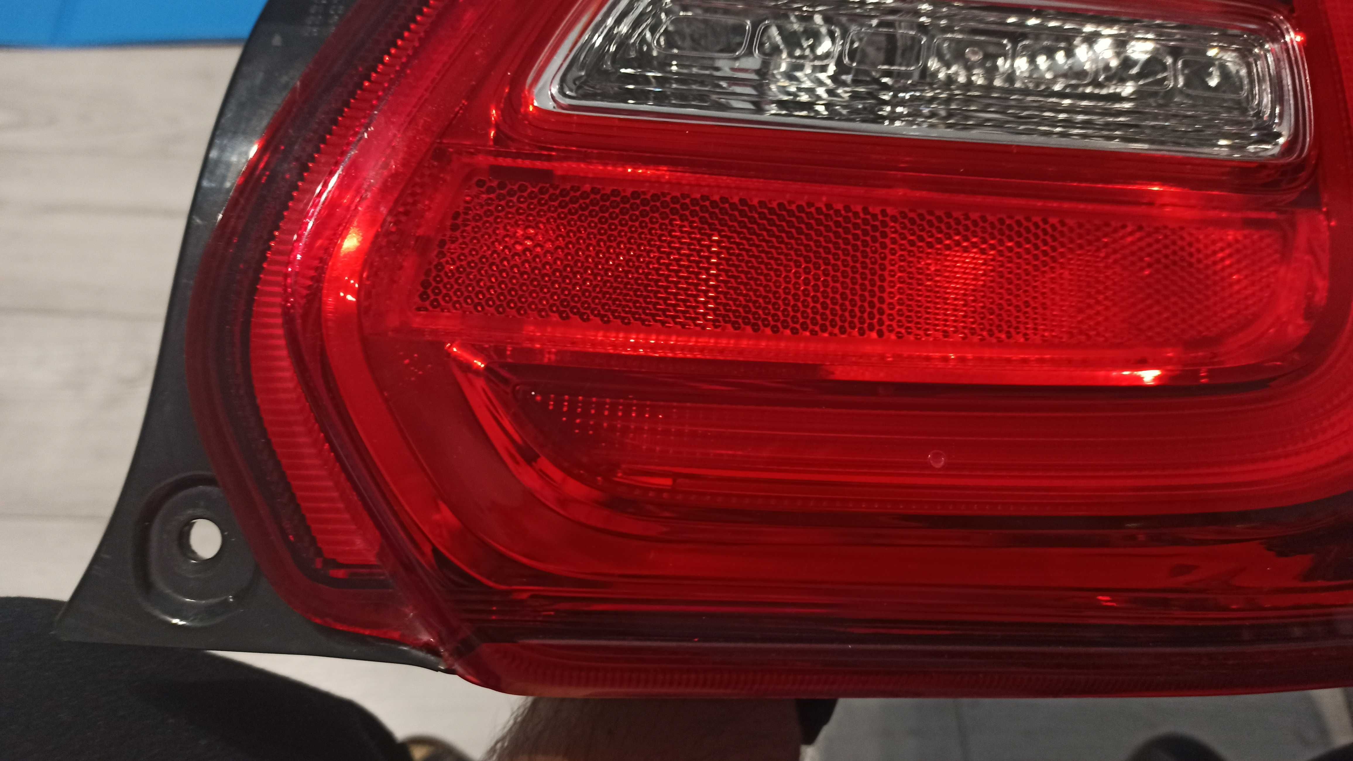 Lampa, Reflektor Suzuki Swift prawy tył led