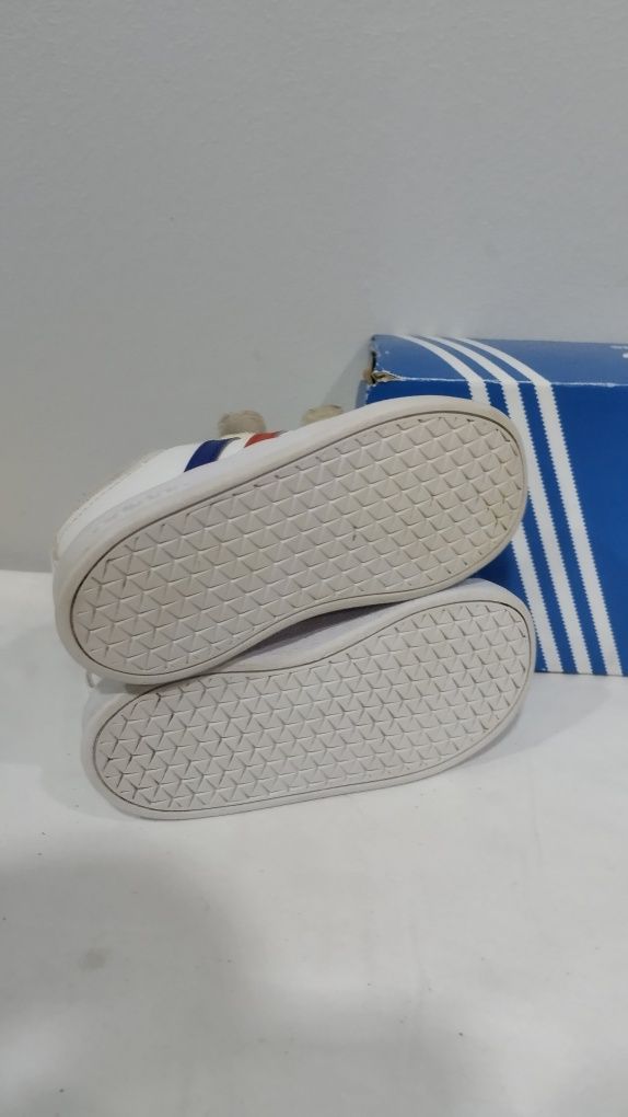 Кроссовки Adidas