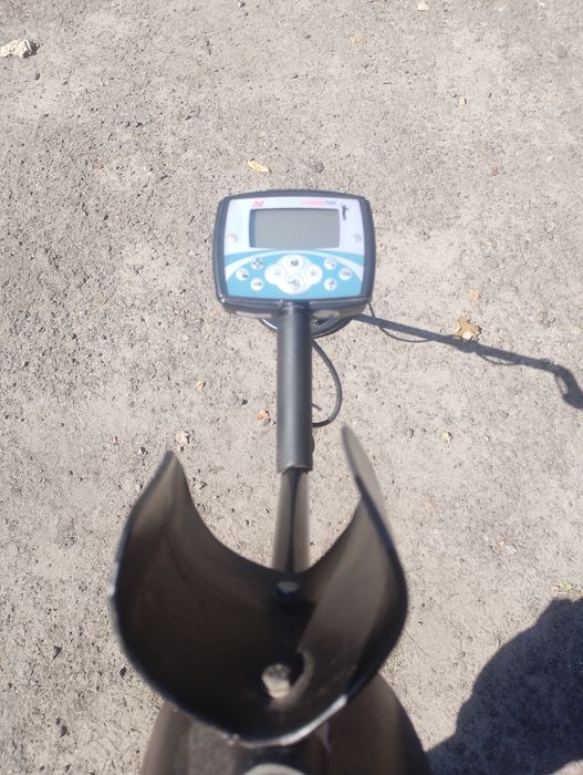Продам металошукач Minelab x-terra 705