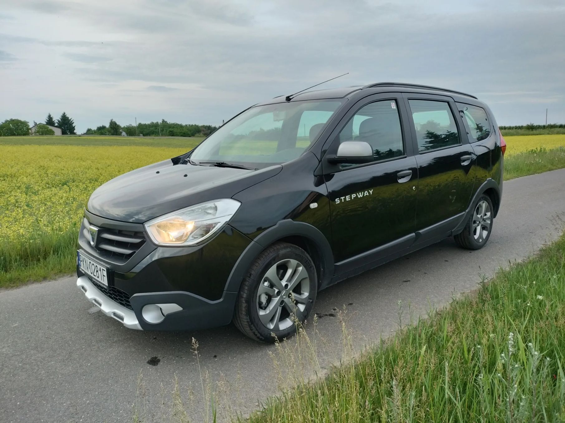 Dacia Lodgy 7 osobowy, 6 biegowy ekonomiczny