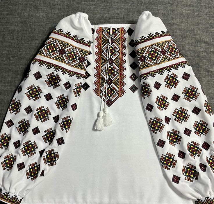 Вишиванки в гуцульському стилі