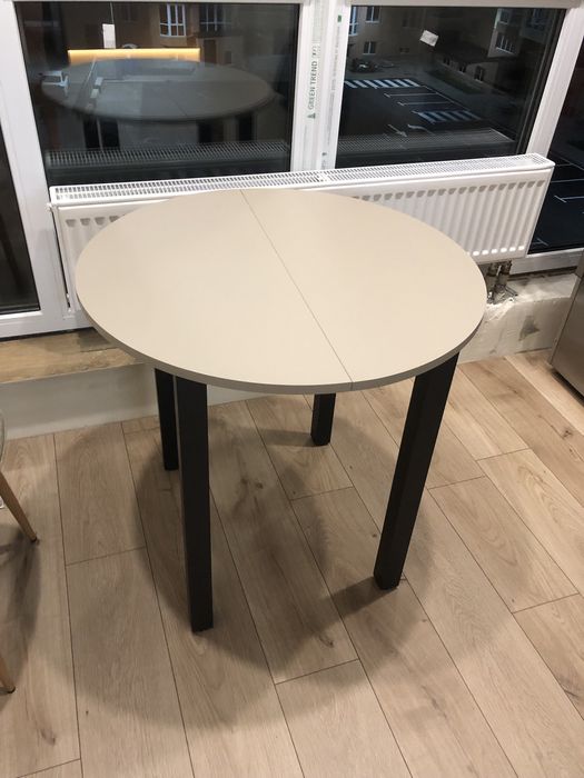 Круглий розкладний стіл