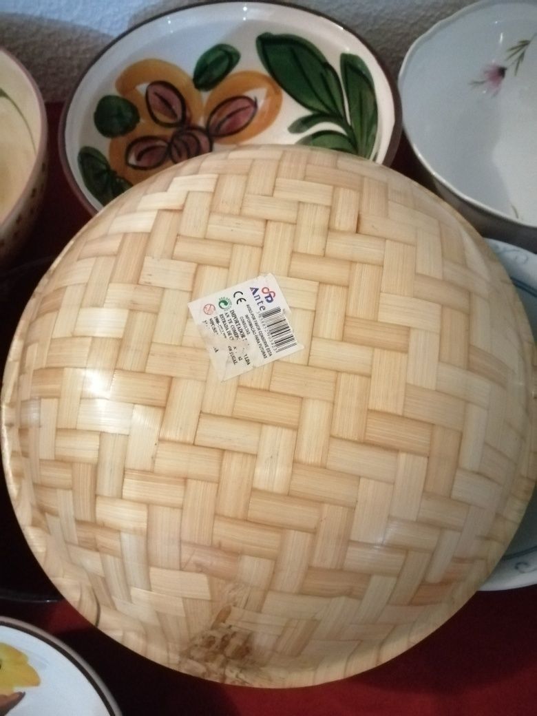 Saladeiras de loiça, vidro e verga especial