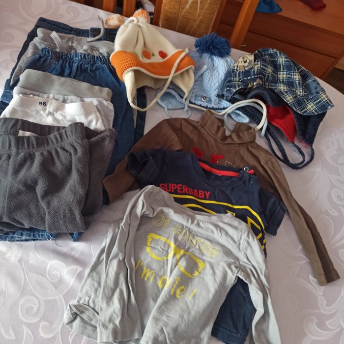 Mała paczka dla chłopca 80-90 czapki, spodnie i koszulki