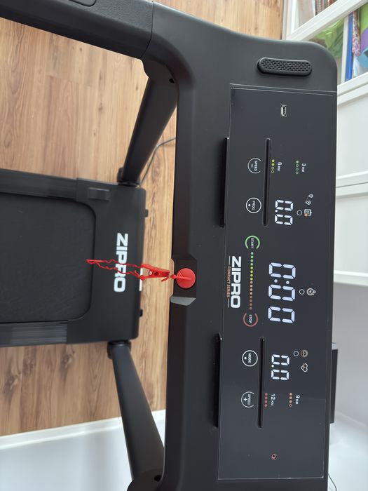 Bieżnia treningowa z napędem elektrycznym ZIPRO PACTO