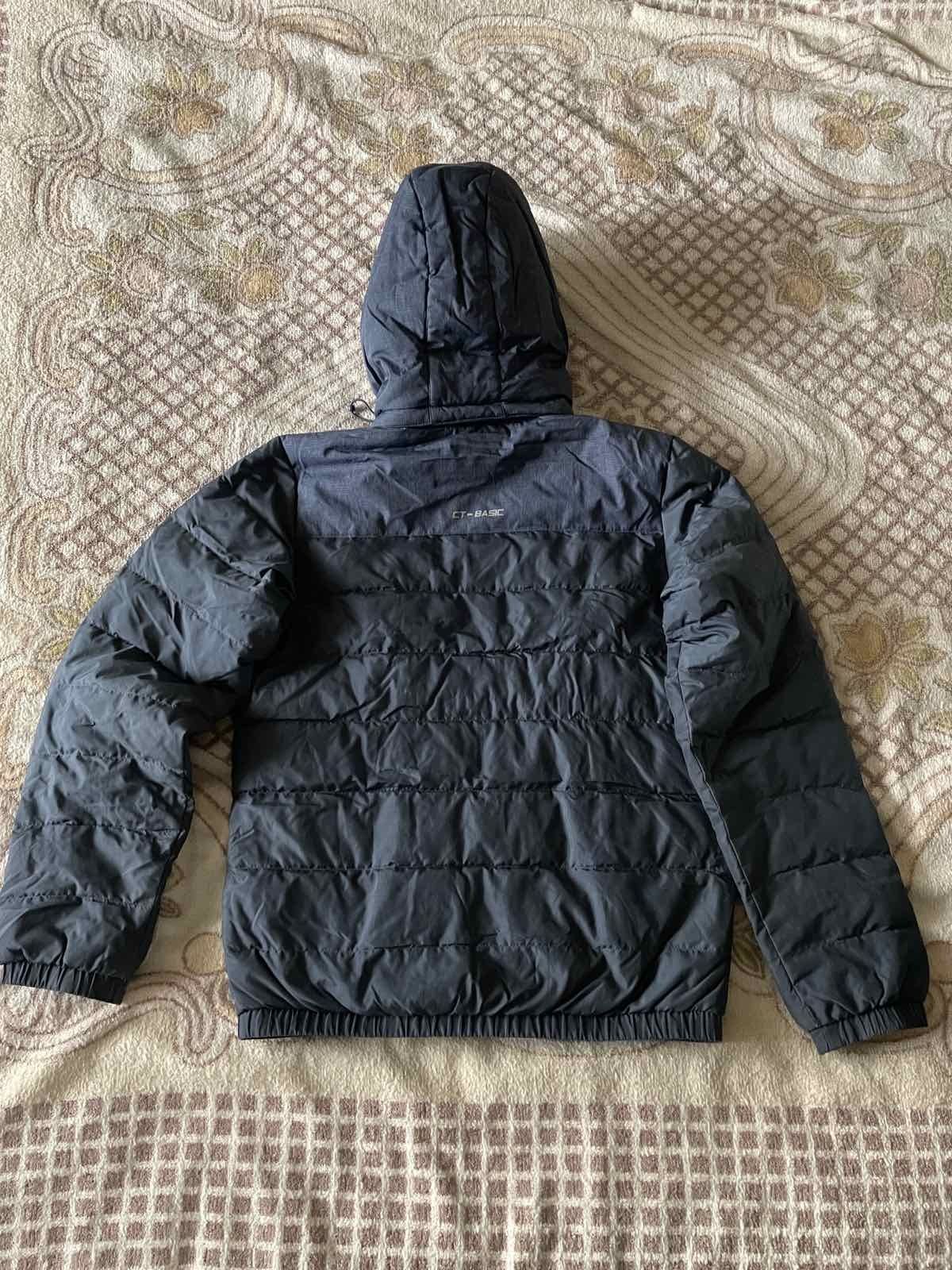 Зимова куртка для чоловіків або підлітків.