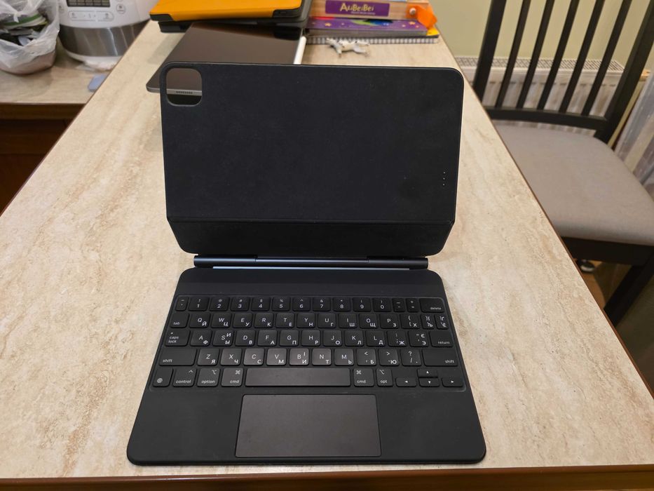 IPad Pro 11" M2 4.gen 256GB Wi-Fi + Magic Keyboard + Pencil 2