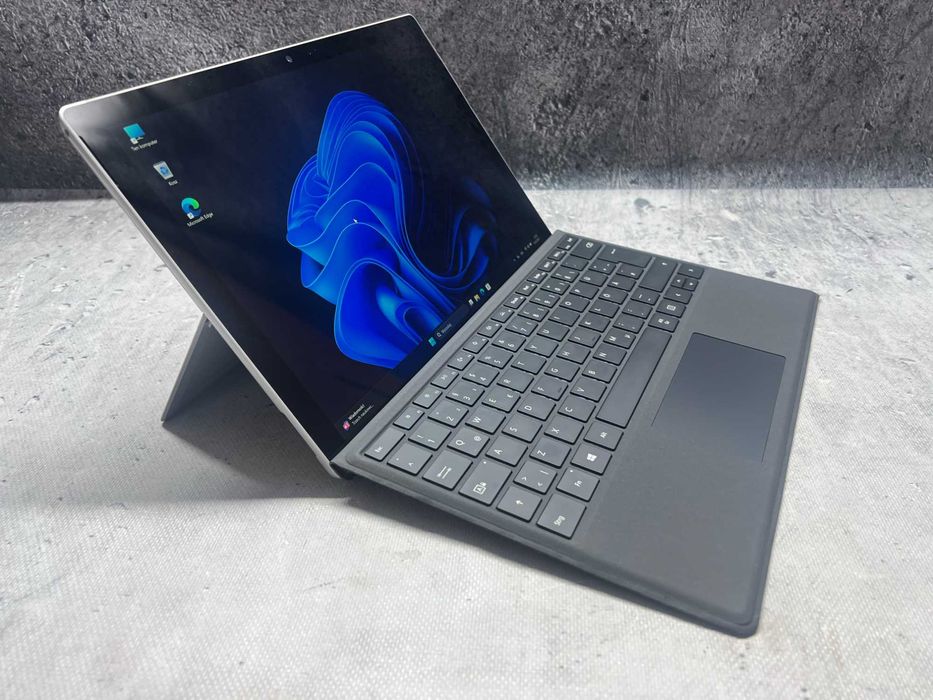 Microsoft Surface Pro / i7 7660u 4.0GHz / 8GB DDR4/ 256SSD/ 12.3 2.8K