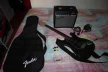 Pack Guitarra Elétrica Fender Squier Stratocaster+ Amp + Cabos
