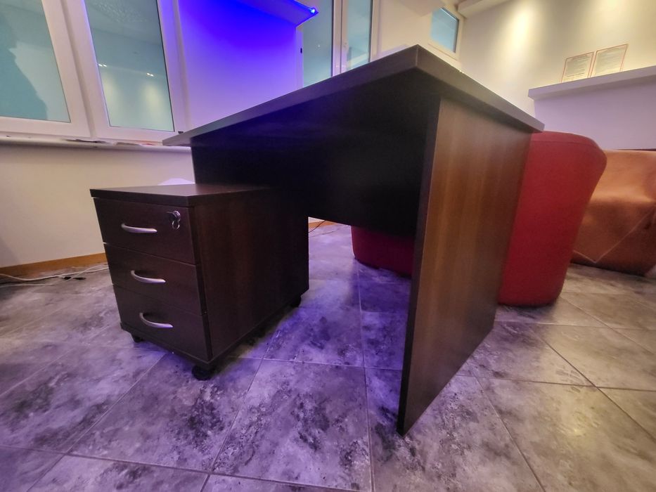 Sprzedam biurko z kontenerkiem - wyposażenie biura