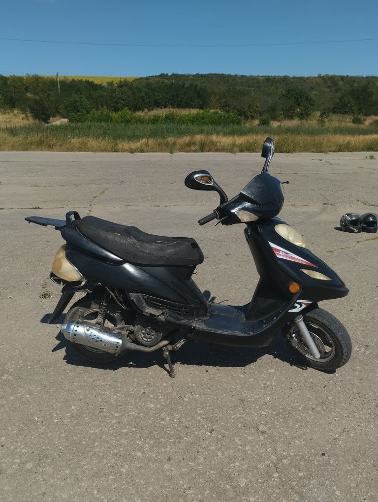 Продам скутер YB